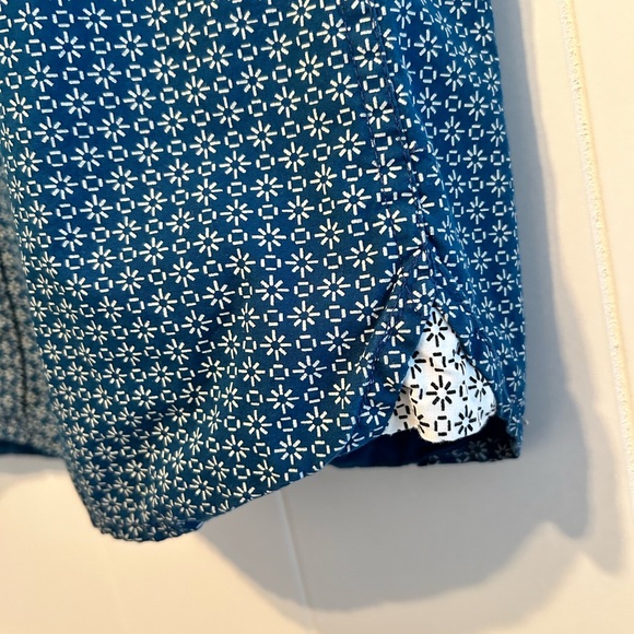 Across the Pond short sleeve button down collared men’s shirt size large.(Med.) - Picture 3 of 8